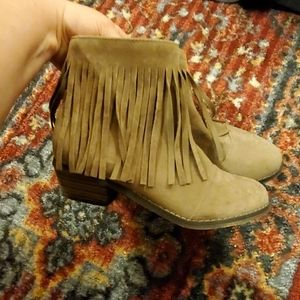 Brand new, Breckelles tan shoes/heals